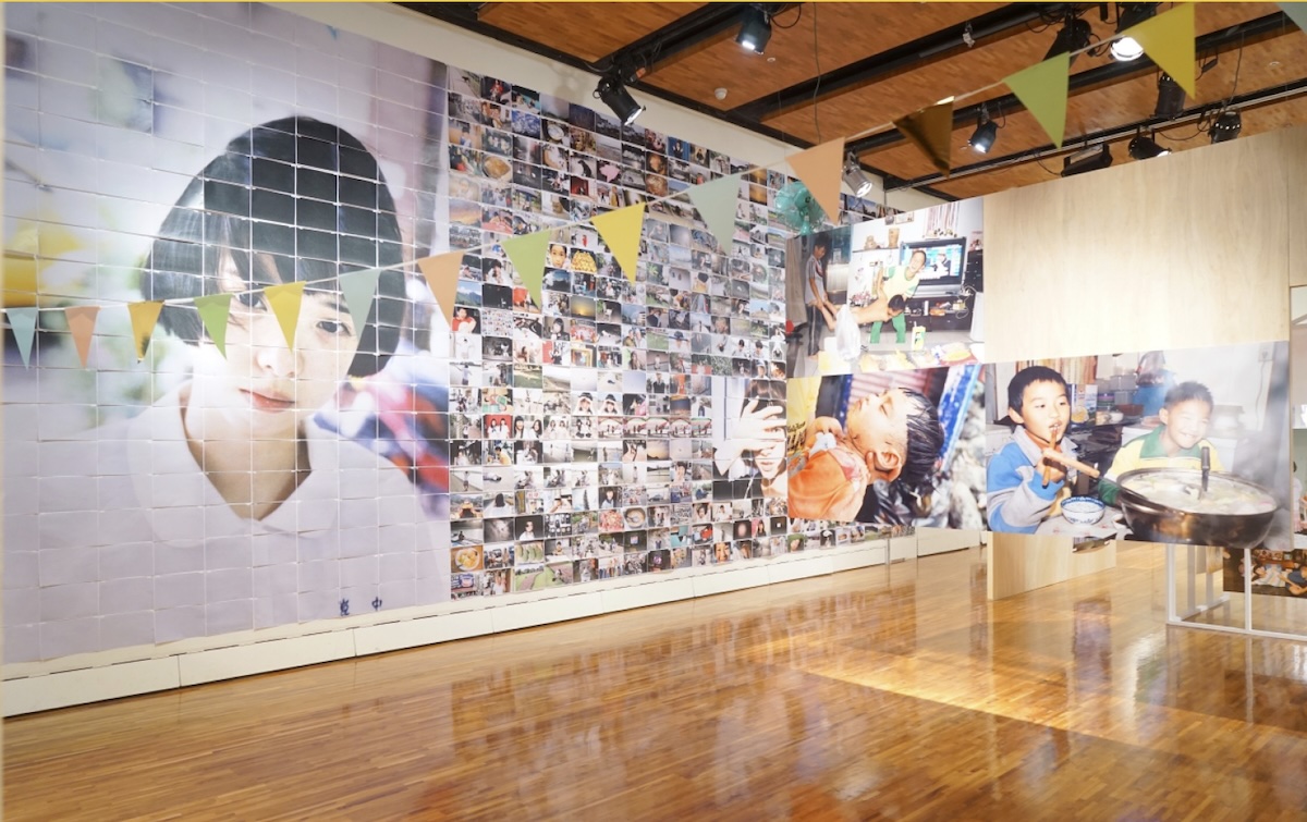 MOSAIC PHOTO WALL
